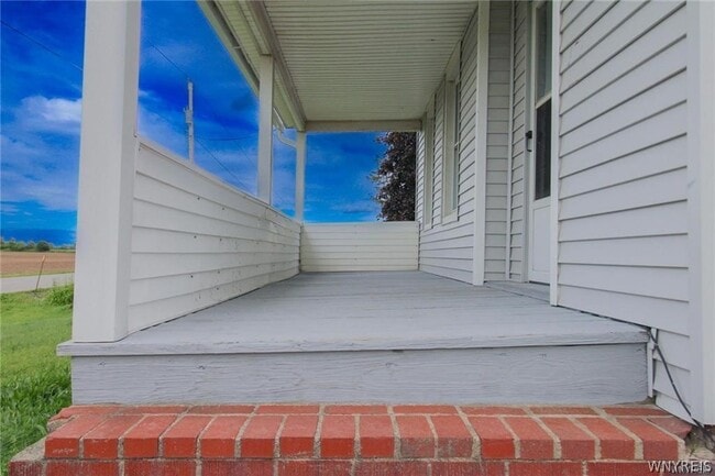 Foto del edificio - 15634 Lakeshore Rd