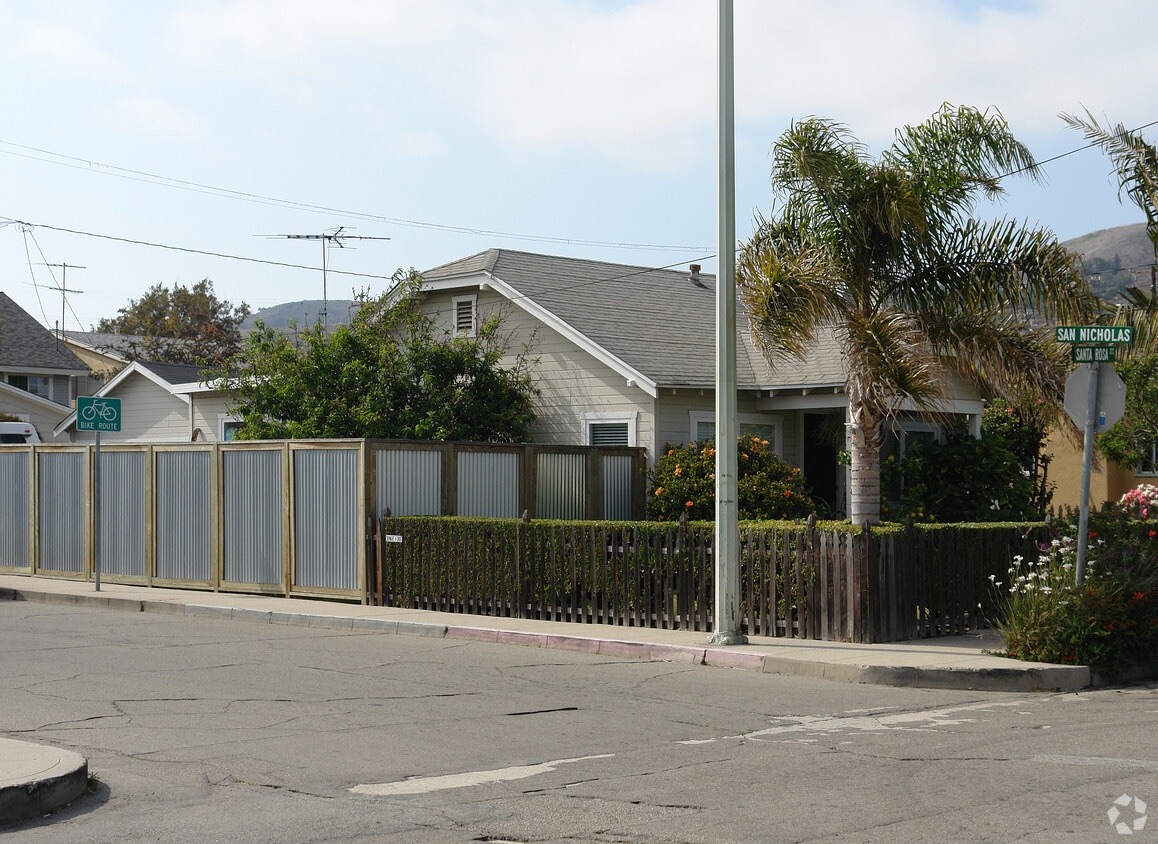 Building Photo - 137 S Santa Rosa St