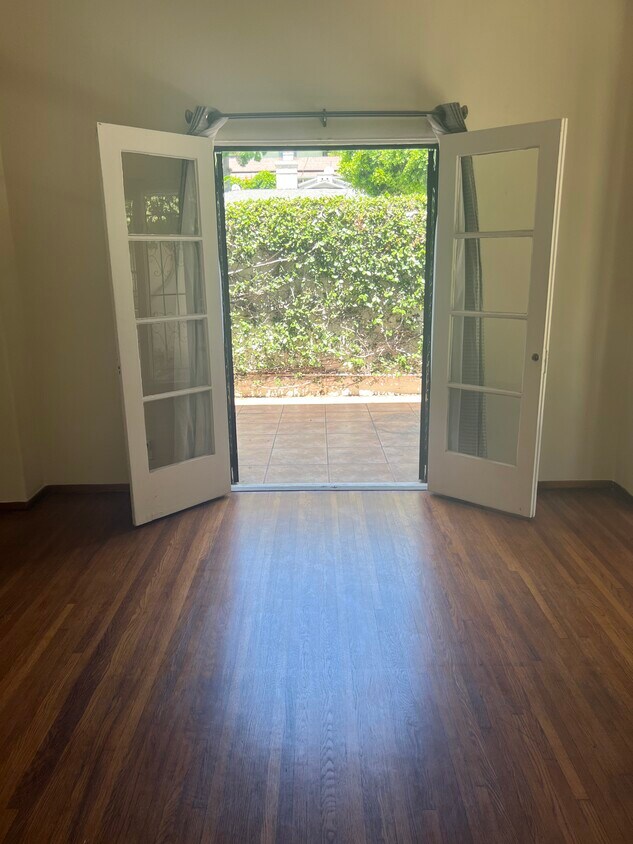 Foto principal - 8276 Norton Ave