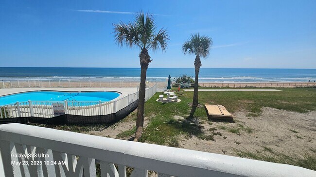 Building Photo - Beautiful Views Direct Ocean Front Condo