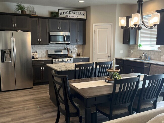 Foto del edificio - Convenient Tremonton Living | 3-Bed Townhome with Amentities
