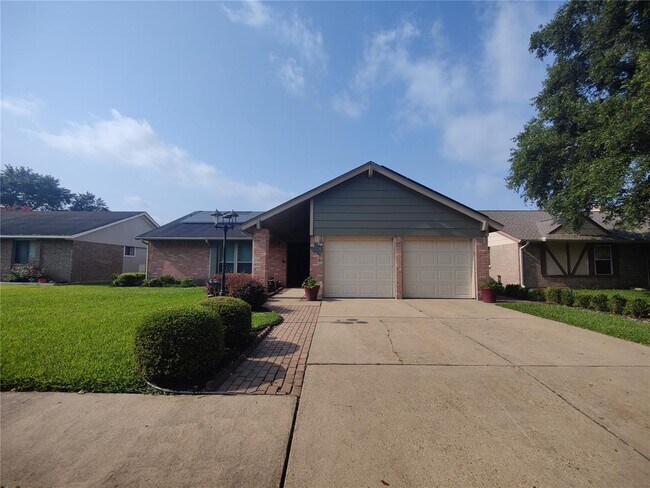 Building Photo - 2715 Ashington Dr