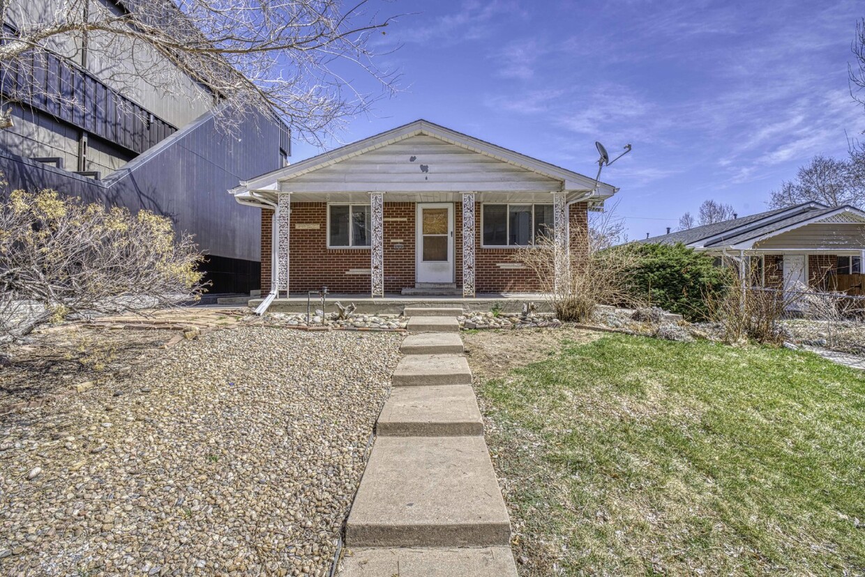 Primary Photo - Garden level one bedroom just blocks from ...