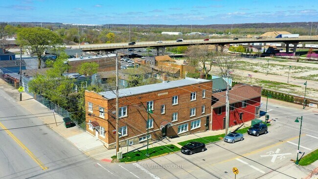 Building Photo - 226 E Illinois St