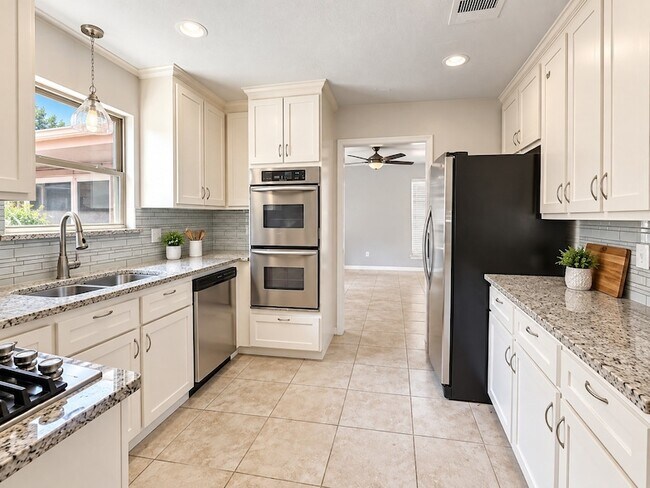 Building Photo - 3103 Southern Hills Dr