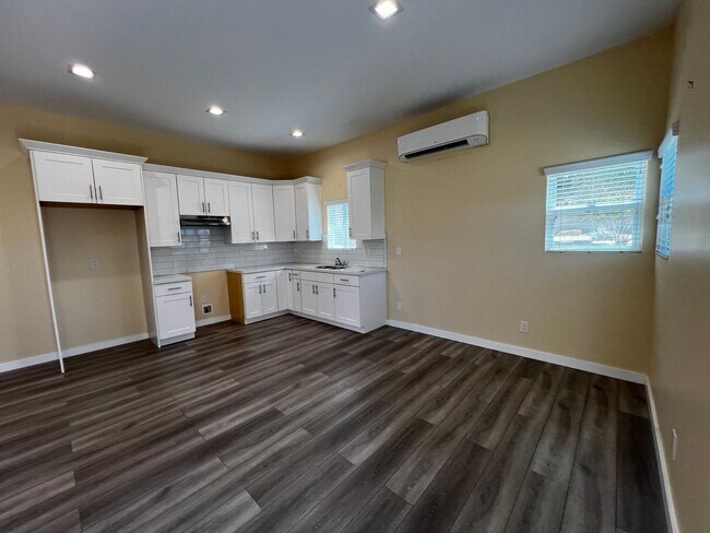 Foto del edificio - Renovated studio ADU in an excellent area ...