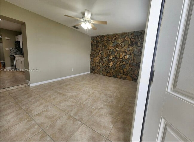 Building Photo - 1806 SW 97th Ave