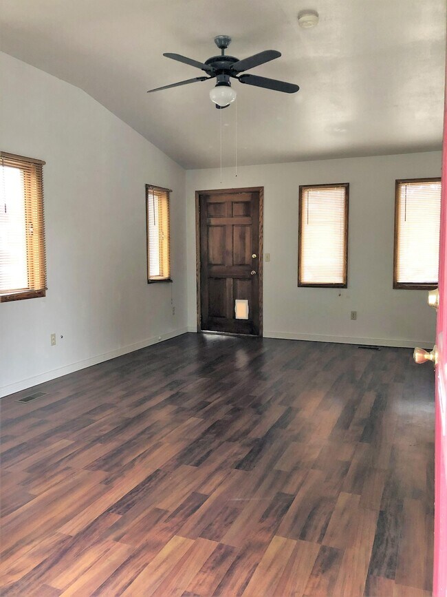 Foto del edificio - 3005 W Malad St