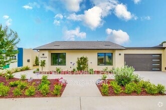 Building Photo - 14066 Crest Way