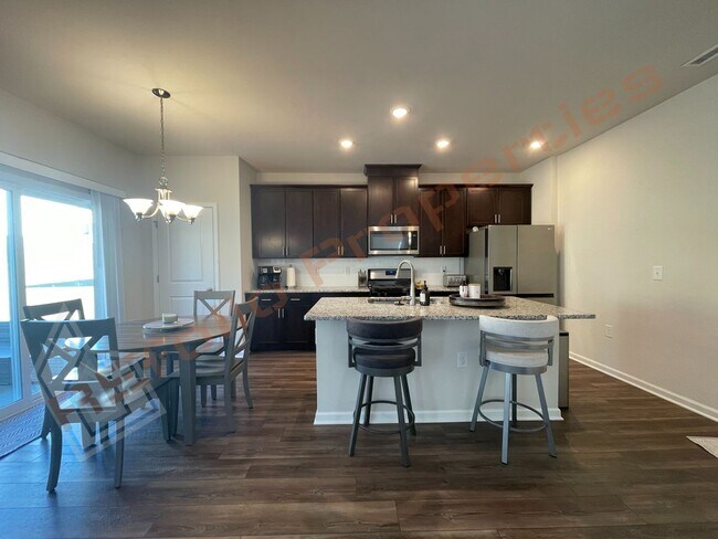 Foto del edificio - Bright 3 Bedroom, 2.5 Bath 2-Car Garage Ho...