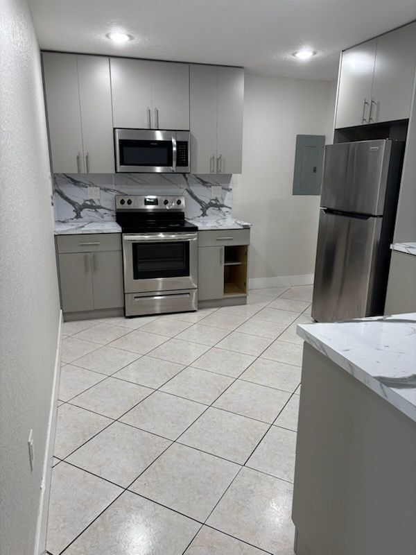 Building Photo - 846 W 31st St