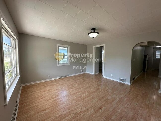 Building Photo - 1518 Oak St