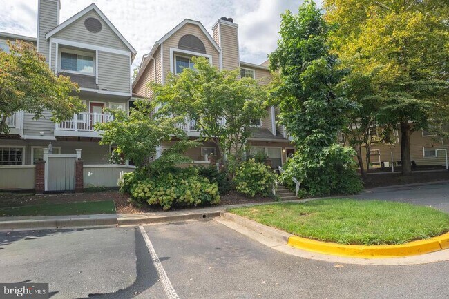 Foto del edificio - 5705 Chapman Mill Dr