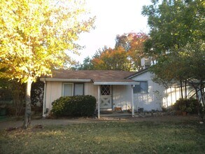 Building Photo - 1518 Diamond St