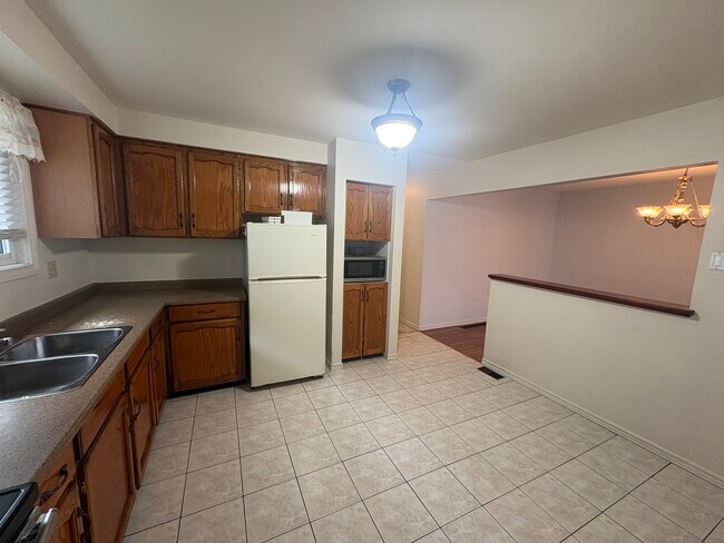 Building Photo - 3 Plus 1 Semi Detached Home