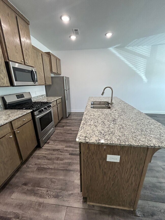 Foto del edificio - 636 Hidden Springs Dr