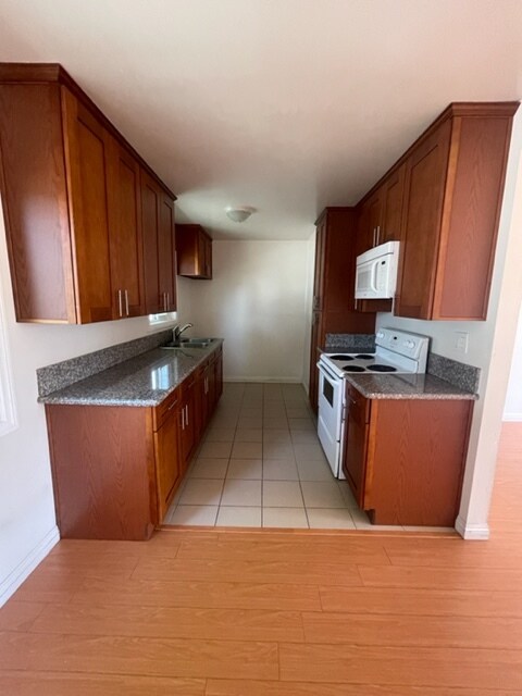 kitchen - 7261 Amigo Ave