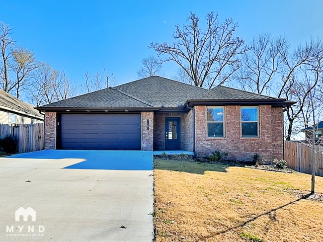 Building Photo - 1402 Love Ln