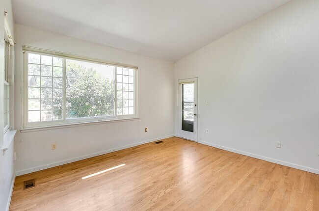 Building Photo - 807 Coronado Ave