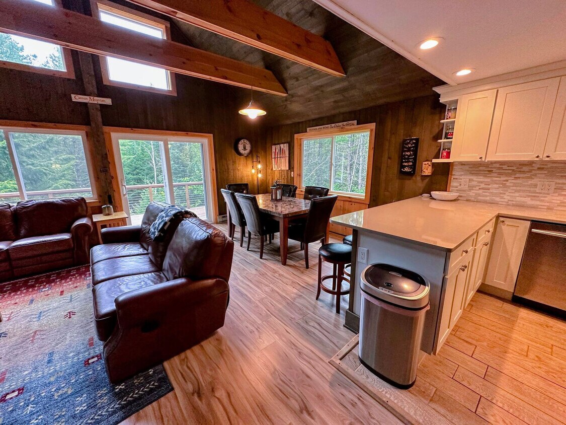 Primary Photo - 157 Slalom Ln