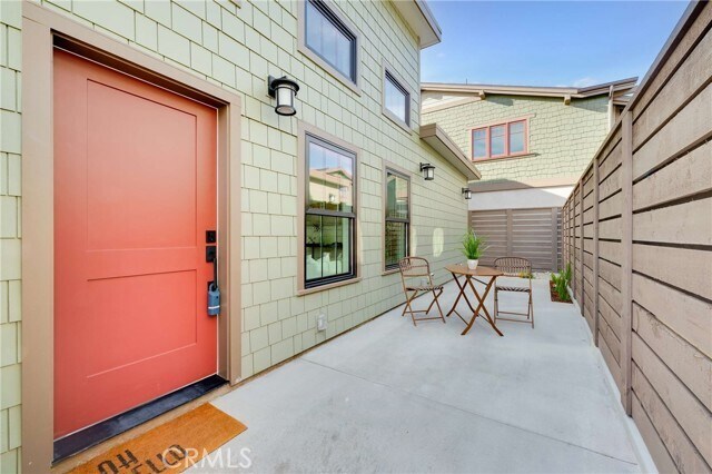 Foto del edificio - 127 E Foothill Blvd