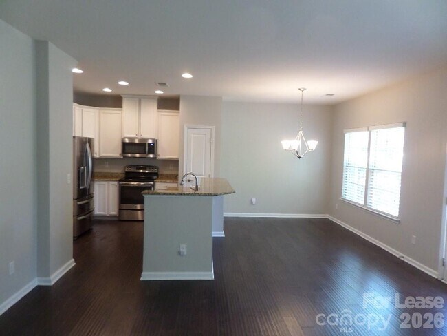 Building Photo - 3339 Major Samuals Way