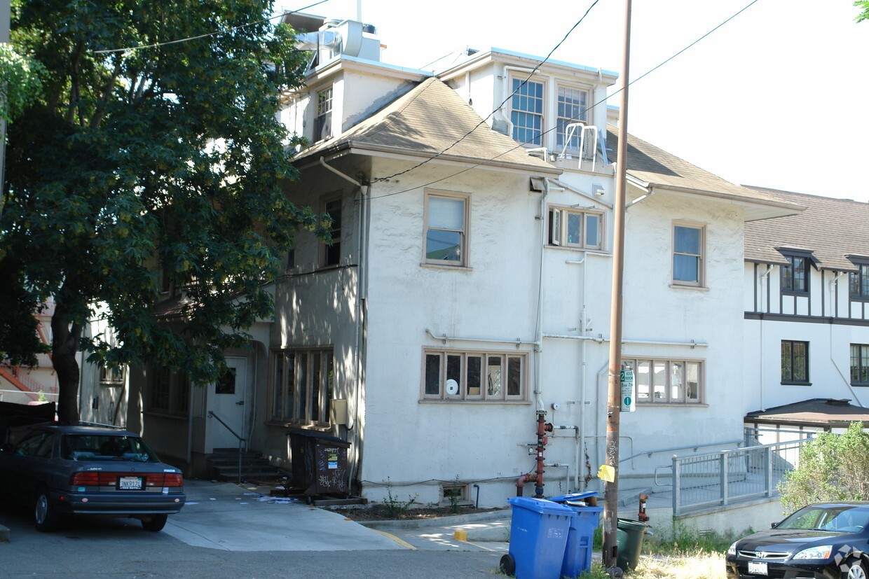 Building Photo - Wolf House