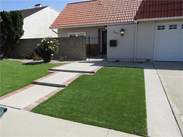 Foto del edificio - 9420 Flicker Ave