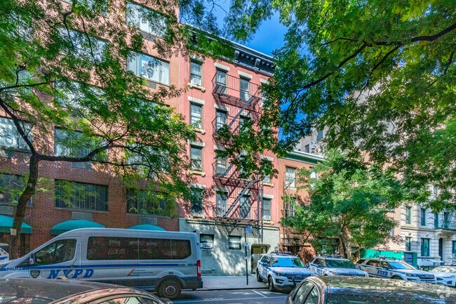 Building Photo - 223 E 21st St