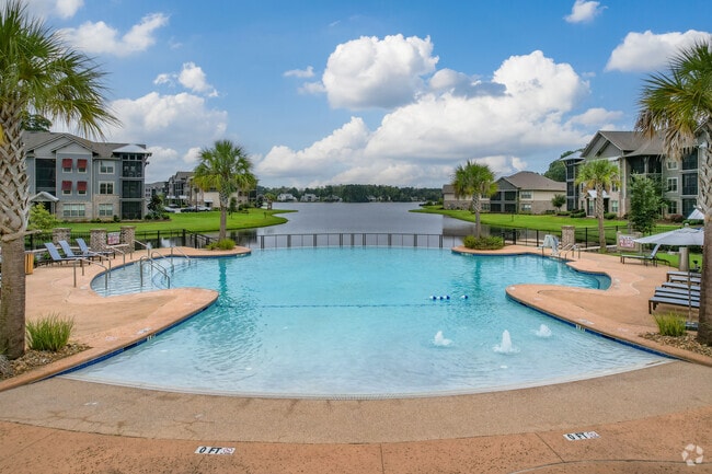 Building Photo - One Hampton Lake