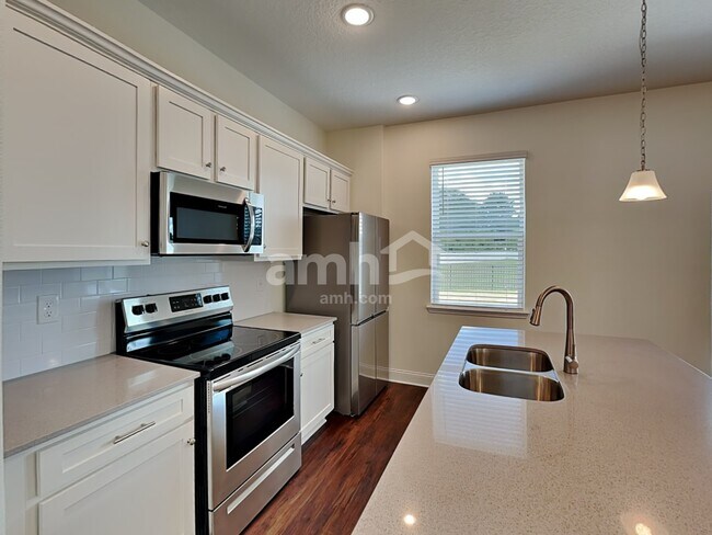 Building Photo - 6106 Little Blf Cir