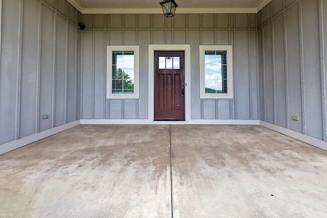 Building Photo - Home for Rent