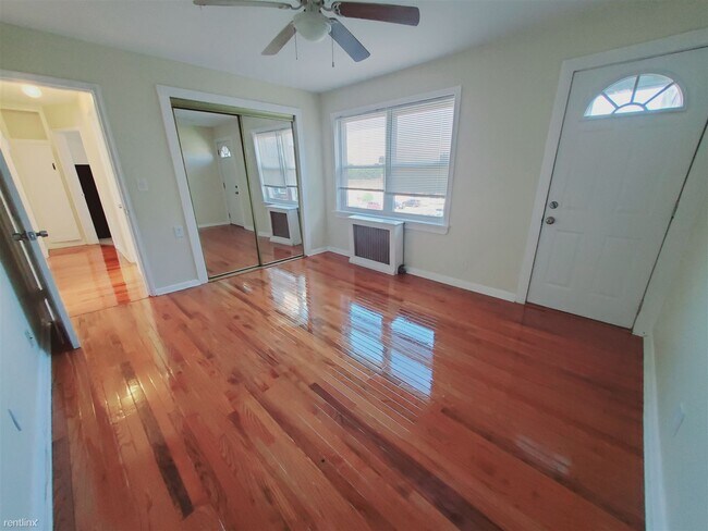 Building Photo - 2 br, 1 bath Condo - 1068 E Main St Apt 3