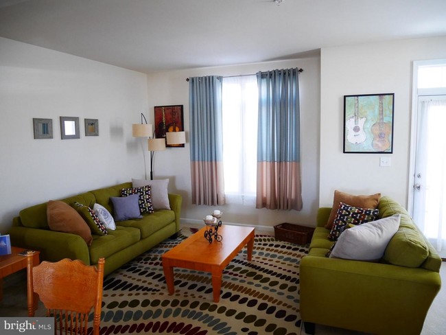 Foto del edificio - 9368 Esplanade Ct