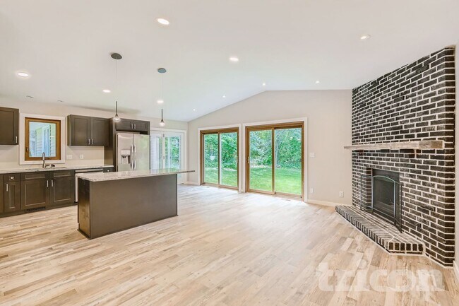 Foto del edificio - 14150 Rolling Oaks Cir NE