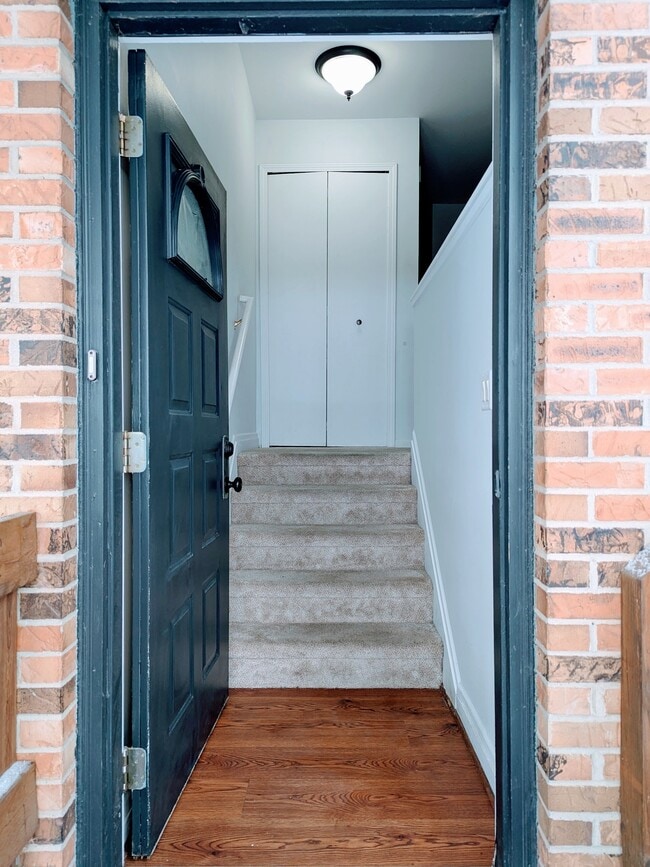 Building Photo - 253 Pinewood Cir