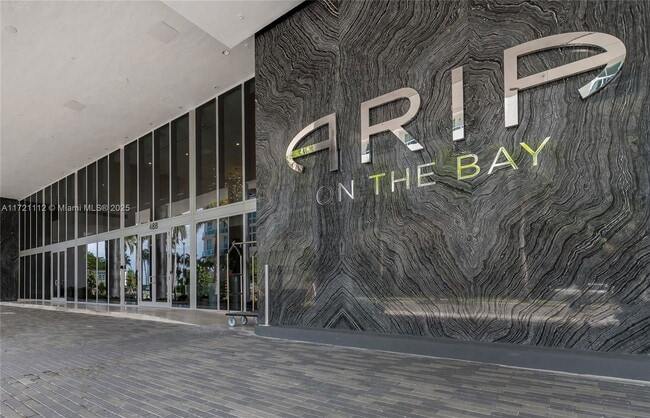 Foto del edificio - 488 NE 18th St