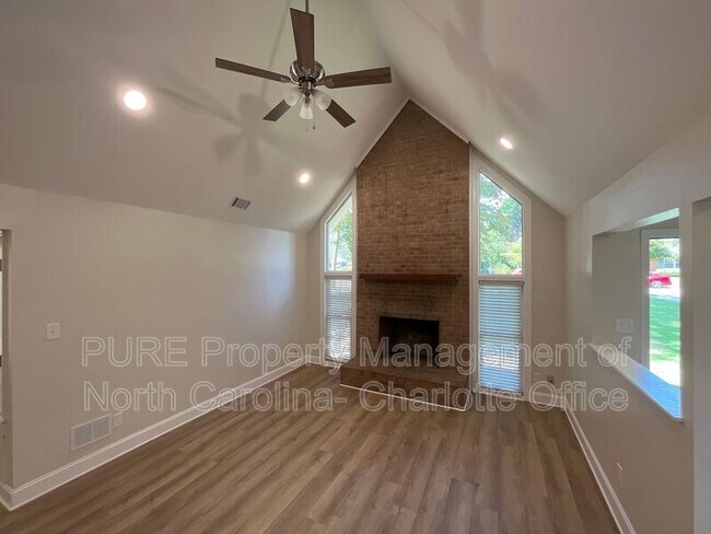 Foto del edificio - 1226 Grace Meadow Dr