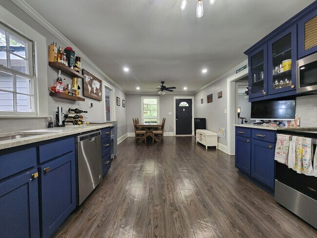 Building Photo - Charming 3BR/2BA Home Near Downtown Athens & Five Points