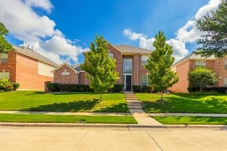 Building Photo - 1918 Edgehill Dr