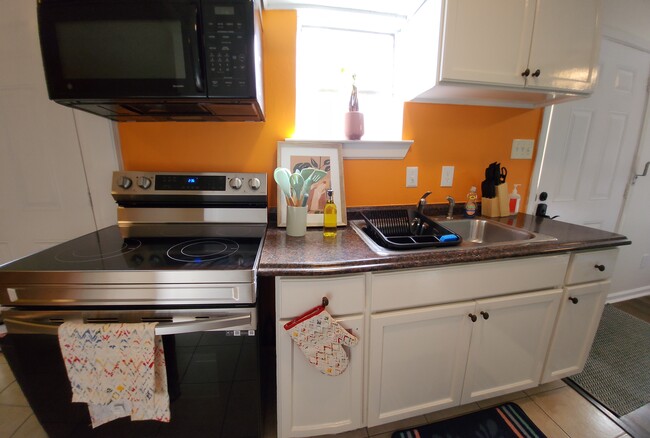 Building Photo - 4871 Tchoupitoulas St