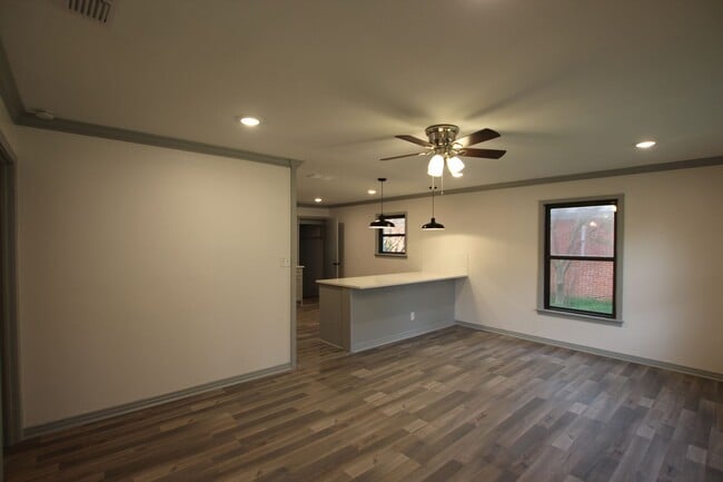 Building Photo - Coming Soon! Updated 3 Bed 2 Bath Rental! ...