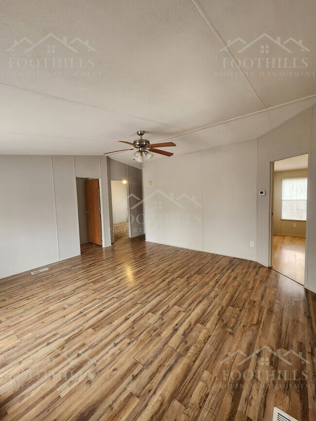 Foto del edificio - 924 Lebanon Rd