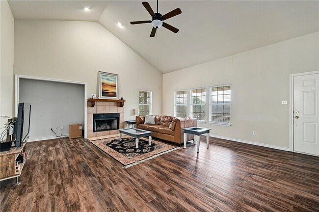 Building Photo - 604 Newport Dr