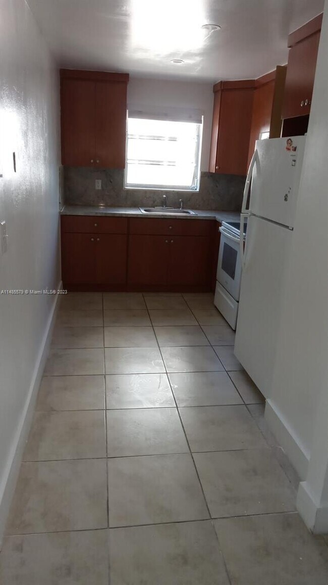 Foto del edificio - 500 NE 26th St