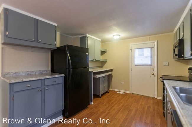 Building Photo - 2631 Glenbrook Dr