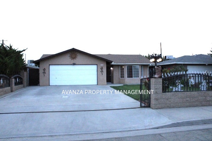 Primary Photo - 1 Yr Lease