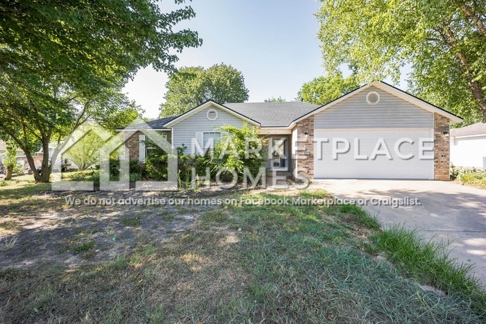 Photo - 490 Aster Ave