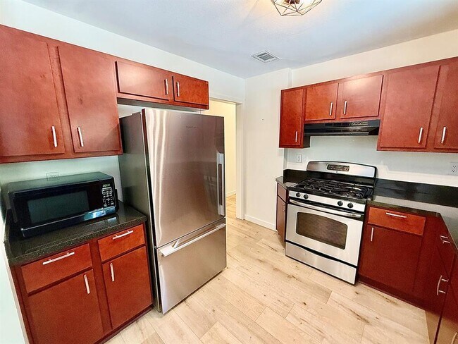 Foto del edificio - 7608 Tisdale Dr