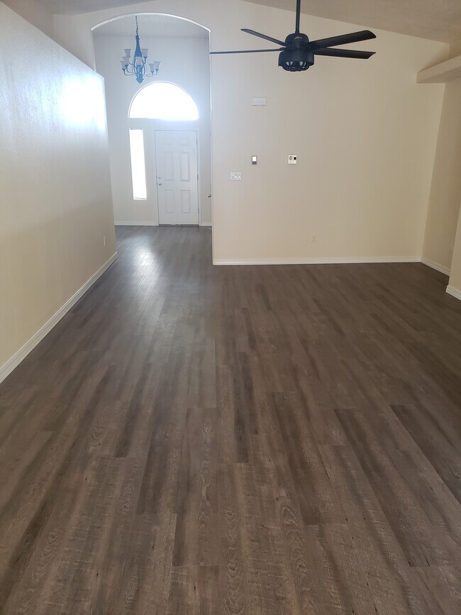 Foto del edificio - 6700 Los Prados Rd NW
